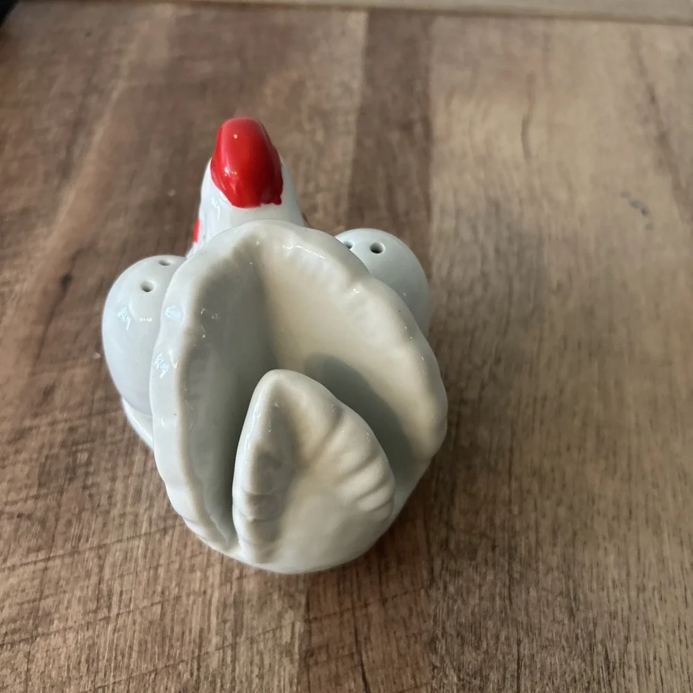Vintage Stoneware CHICKEN HEN Salt Pepper Shakers Set Cottage Core Grandma Core